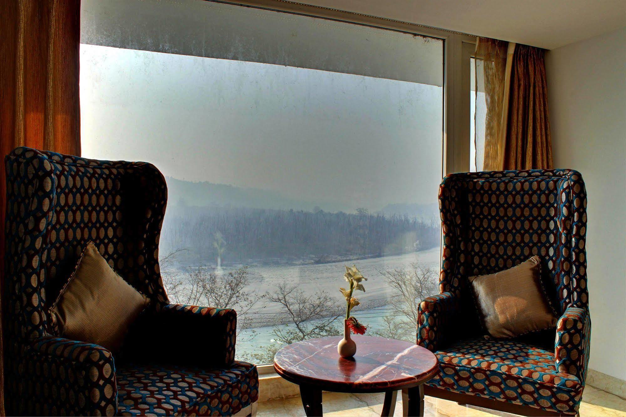 Ellbee Ganga View Hotel ริชิเคช ภายนอก รูปภาพ