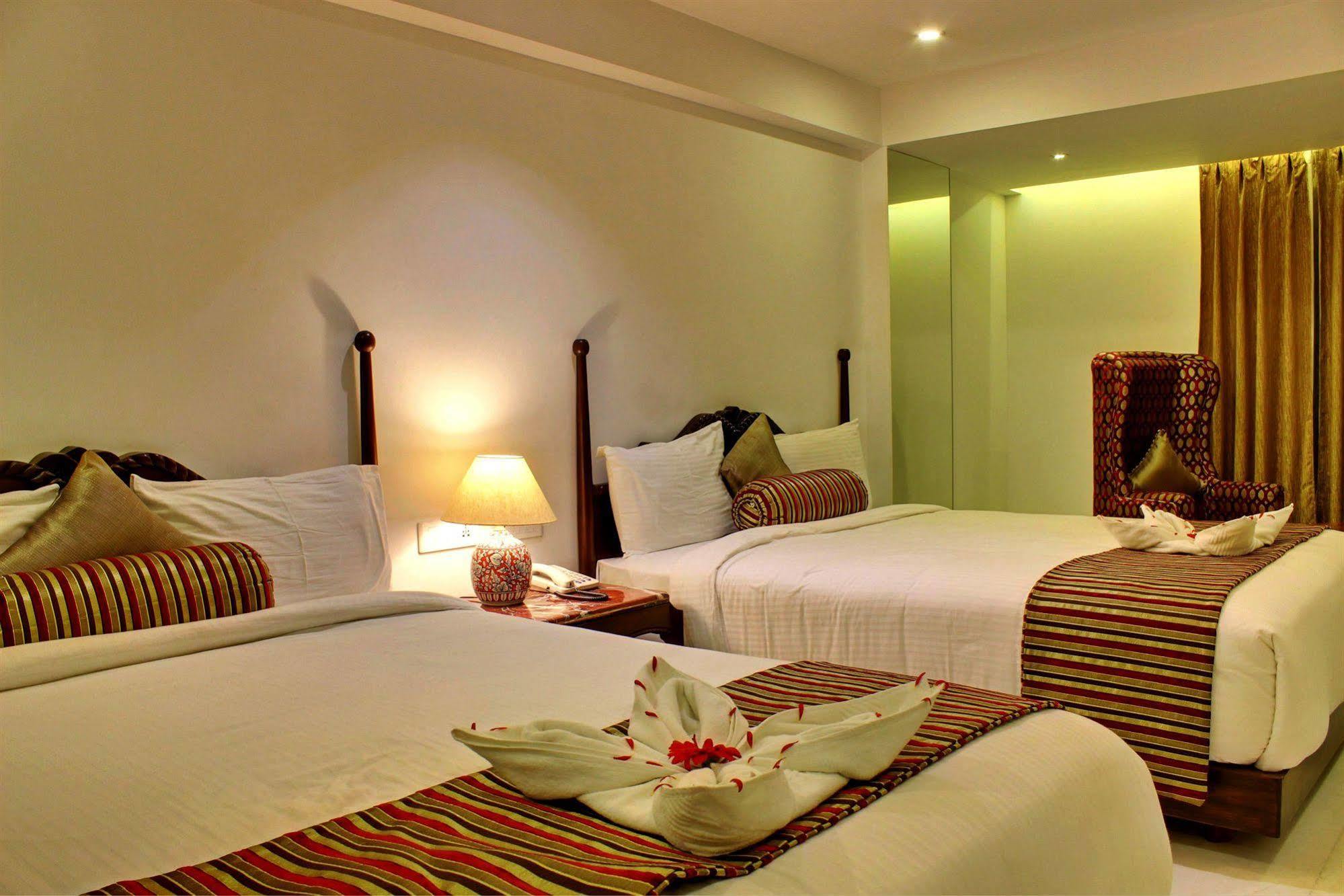Ellbee Ganga View Hotel ริชิเคช ภายนอก รูปภาพ
